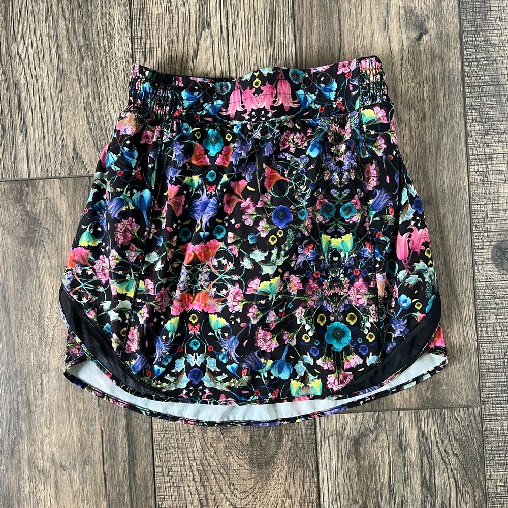 Lululemon Hotty Hot HR Skirt Size 4